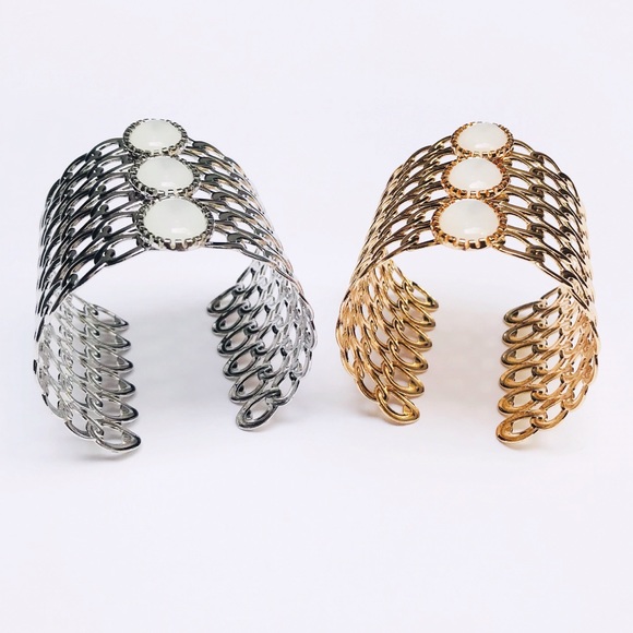 Beautiful gold cuff bracelet - Picture 7 of 7